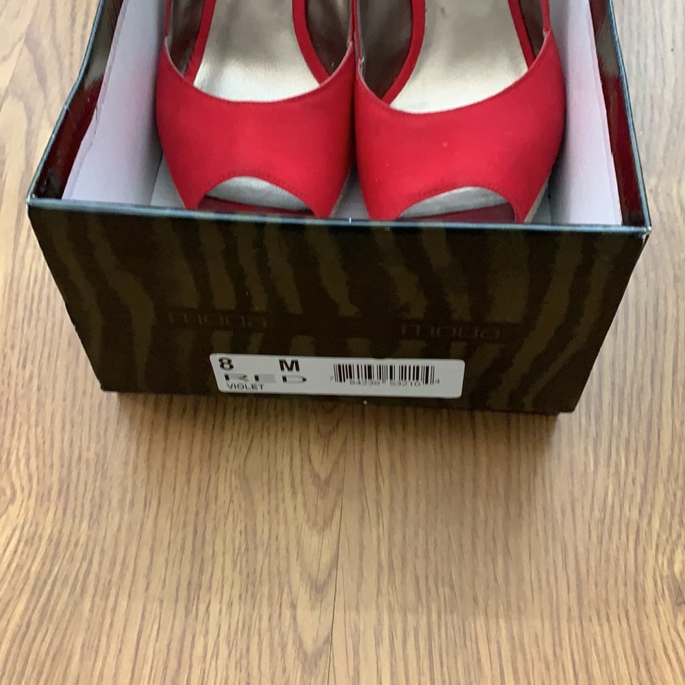 Red Moda Wedges - Picture 3 of 3